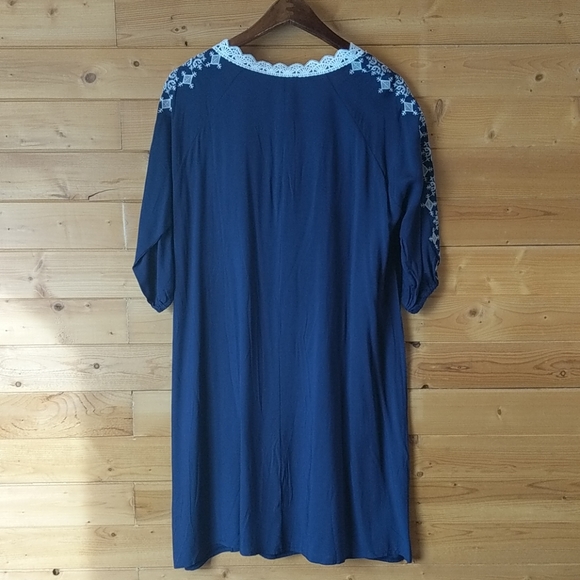 Dress - Picture 3 of 3